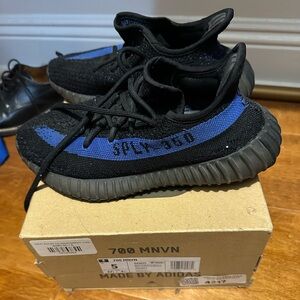 Size 5 Yeezy Boost 700